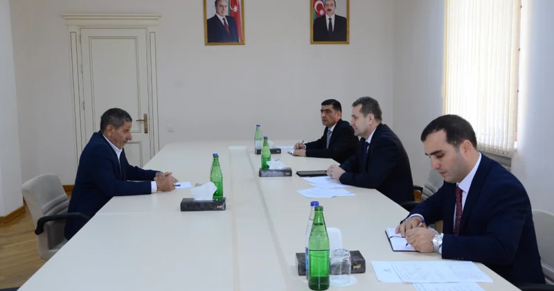 Kənd təsərrüfati nazirinin müavini Kürdəmirdə vətəndaşlarla görüşüb, təsərrüfatlara baş çəkib