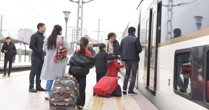Azərbaycan vətəndaşlarının qatarla ölkədən çıxmasına icazə verən qərar qəbul olundu