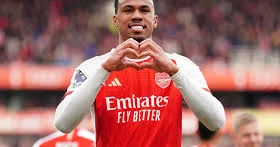 Arsenal ın müdafiəçisi 20 min avroluq saatdan imtina etdi