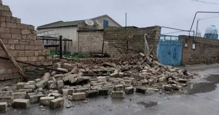 Həyətində quyu tikən zaman divar uçdu: ölən var