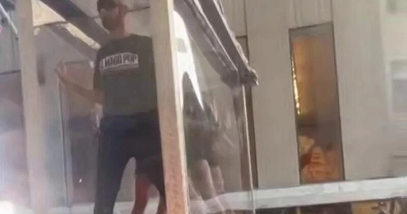 Испанский иллюзионист удивил соцсети трюком с телепортацией ВИДЕО