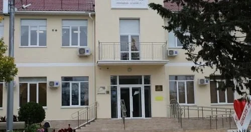 В ходе фотосессии в школе Севастополя обрушился балкон, пострадали 10 детей ФОТО