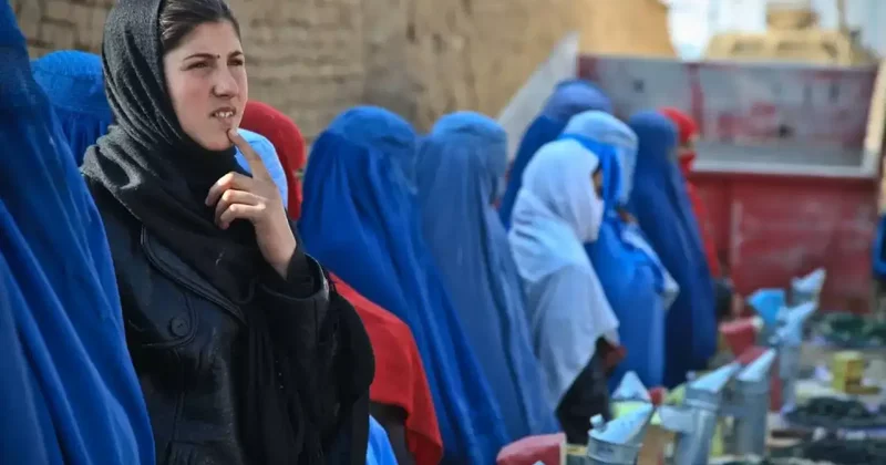 “Taliblər yeni ailə qanunu qəbul etdi: insan haqları təşkilatları həyəcan təbili çalır“ “Hindustan Times“