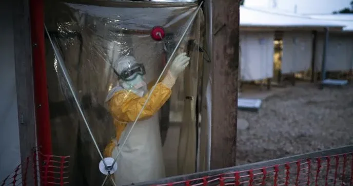 Çin Afrikada ebola vəziyyətini izləyir və vətəndaşlarına xəbərdarlıq ETDİ