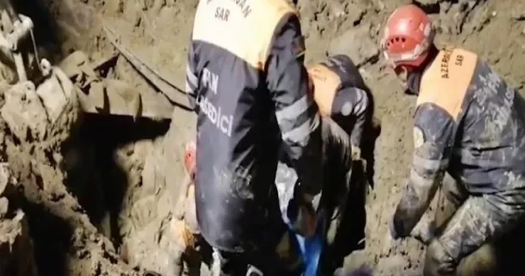 Şəmkirdə iki nəfər torpaq uçqununun altında qaldı