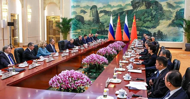 Putin və Çin sədri arasında görüş başlayıb