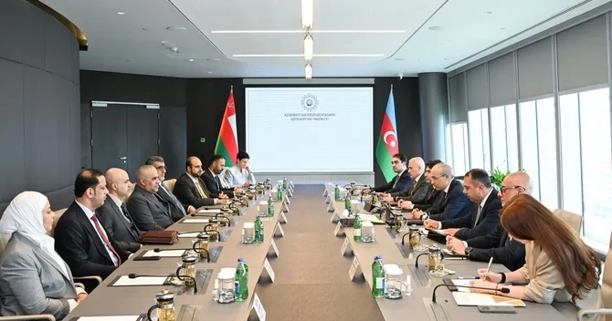 Azərbaycan Omanla iqtisadi münasibətləri müzakirə edib