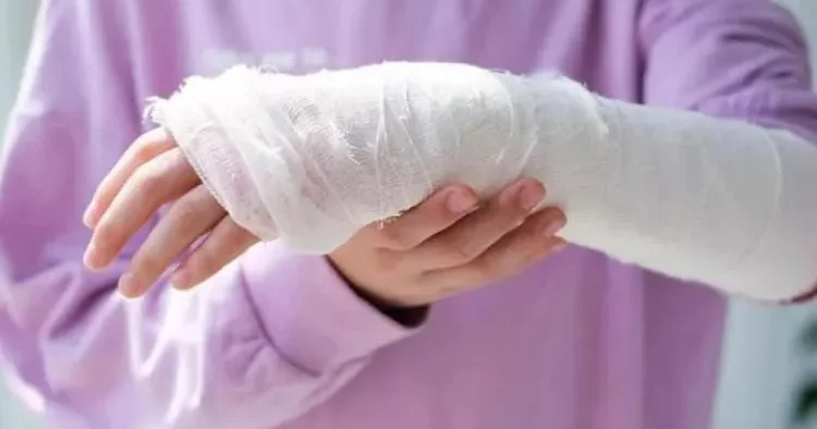 Köhnə sınığın yeri ağrımalıdır? Həkimdən AÇIQLAMA