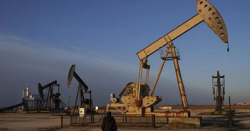 Brent подешевела почти на доллар