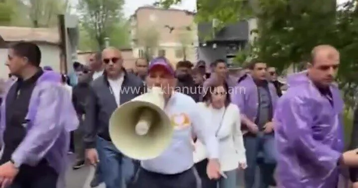 Paşinyan onları sərt tənqid etdi: Ay alçaq... VİDEO