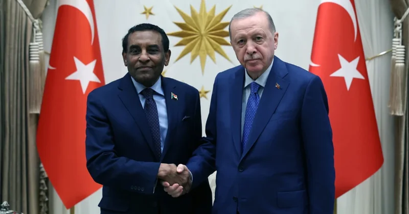 Türkiyə prezidenti Sudanın Baş nazirini qəbul edib