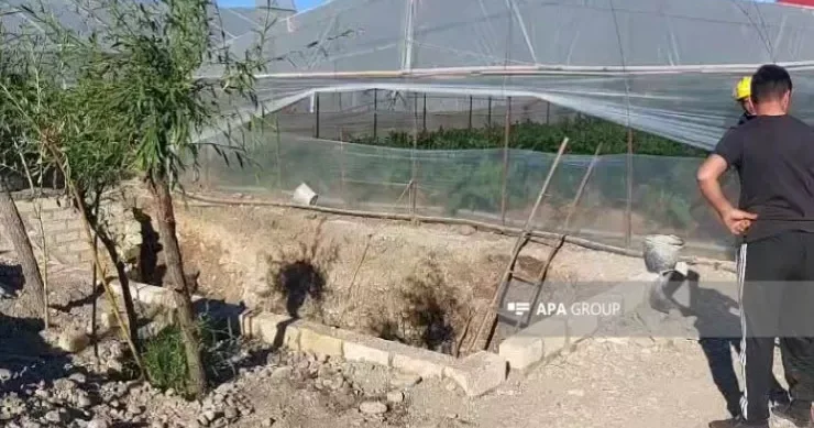 Şəmkirdə divar iki nəfərin üstünə uçdu