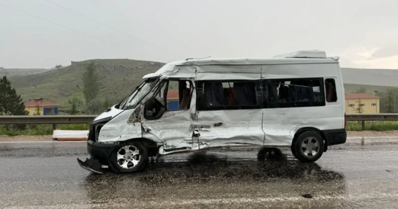 Mikroavtobus yük maşını ilə toqquşdu Yaralılar var