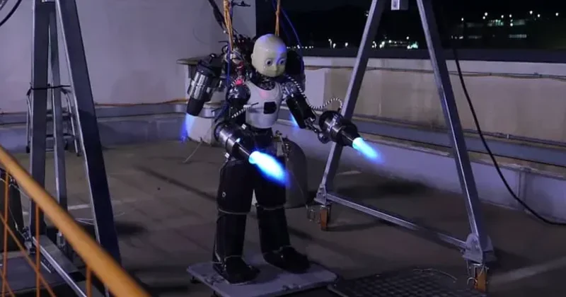 Dünyanın ilk uçan insanabənzər robotu VİDEO
