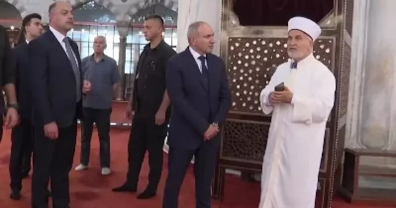Пашинян посетил Голубую мечеть Стамбула