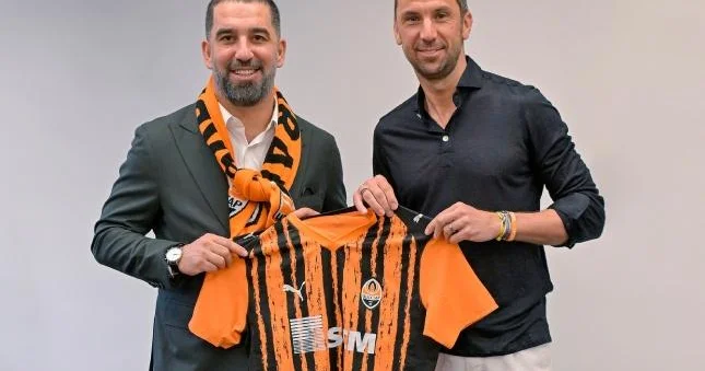 Arda Turan Şaxtyor un futbolçularına təqdim olundu Şəkillər