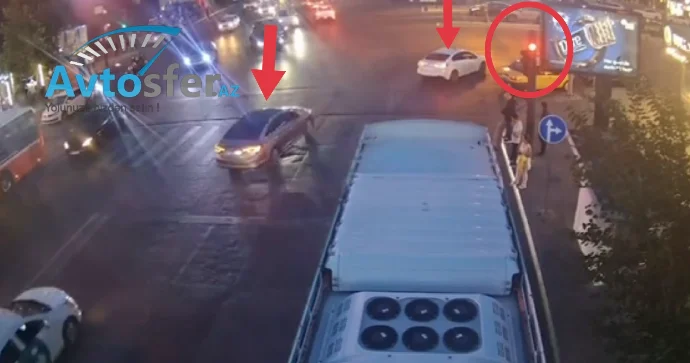 Sürücülər bilmədən kütləvi şəkildə qırmızıda keçirlər: Bu yolda ciddi problem var VİDEO