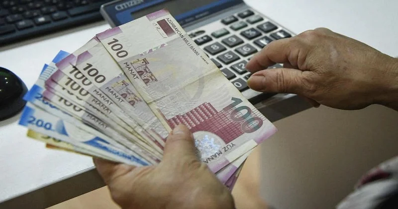 Atlant da içdi, telefonda sevgilisi ilə dalaşdı, başını ağaca çırpdı Cərimələndi