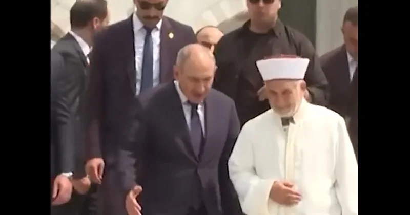 Пашинян в стамбульской мечети