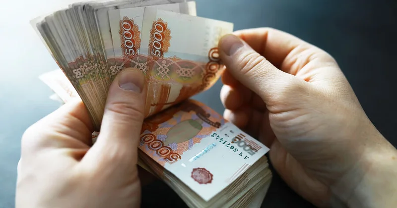 Buryatiyada kişi xalasından avtomobil və motosiklet üçün 14 milyon rubldan çox pul oğurlayıb