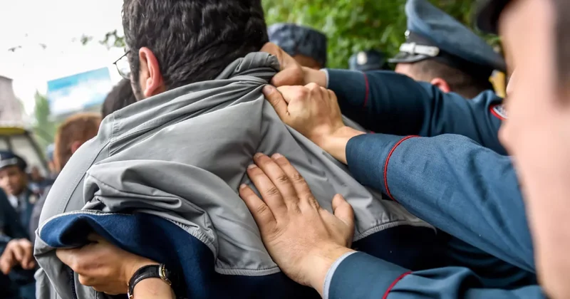В Армении задерживают сторонников Священной борьбы