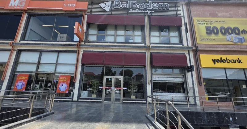 В Баку приостановлена деятельность кондитерского магазина Bal Badem