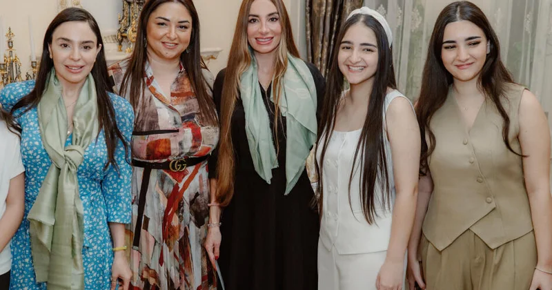 Leyla Əliyeva və Arzu Əliyeva “Zeynəbin sehrli dünyası” adlı sərginin açılışında iştirak ediblər FOTO