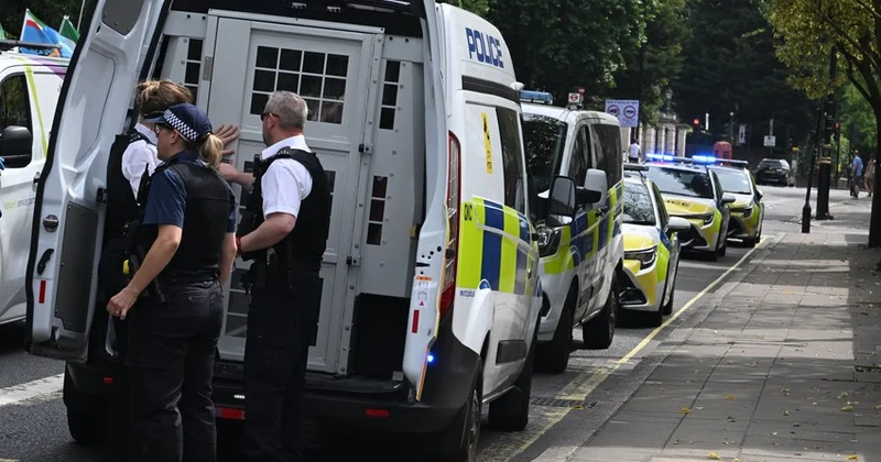 İranın Londondakı səfirliyi yaxınlığında altı nəfər saxlanılıb