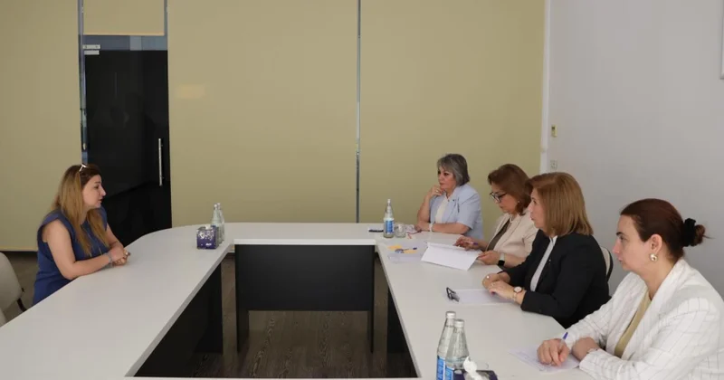 Bahar Muradova Sabirabadda vətəndaşların müraciətlərini dinləyib