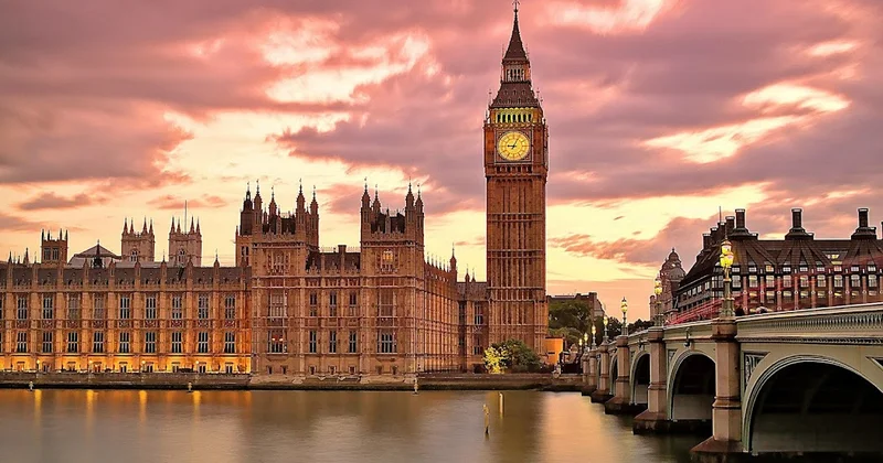 Böyük Britaniyada pərakəndə satışlar kəskin şəkildə azalır