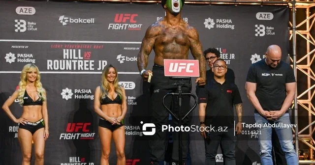 Известный иностранный боец UFC вышел на сцену в образе бакинца