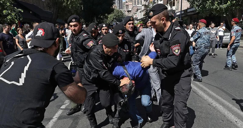 “Daşnaksütyun”un regional ofislərində həbslər başlayıb, kütləvi aksiyalarla bağlı xəbərdarlıq edilib