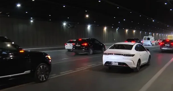 Bakıda tuneldə xaotik vəziyyət: Aparılan yeni xətlənmə yolda sıxlığa və çaşqınığa səbəb olur