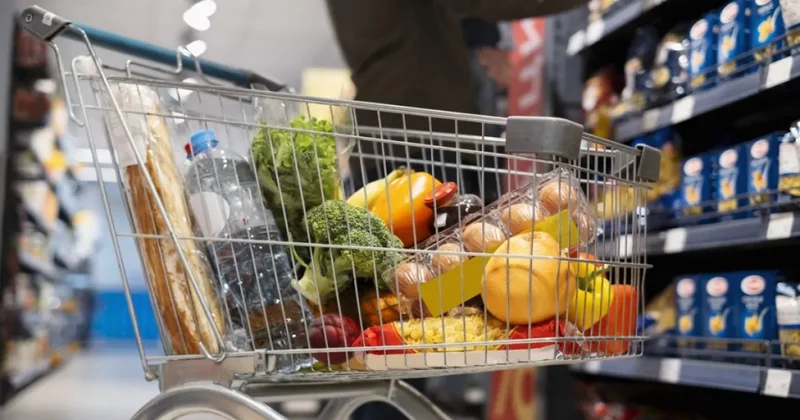 В Азербайджане продажи товаров и услуг выросли почти на пять процентов