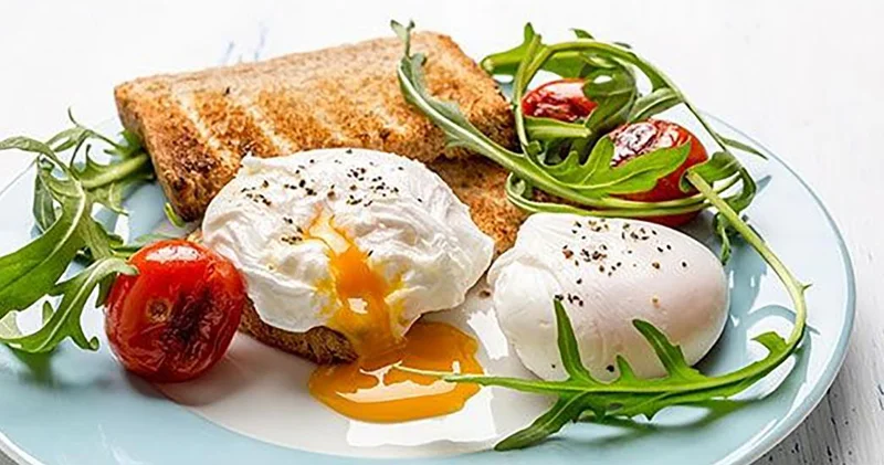 Səhər yeməyində yumurtanı necə əvəz etmək olar? Proteinlə zəngin 7 variant