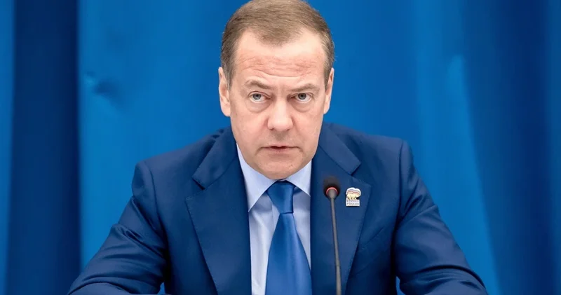 Medvedev: İran “nüvə silahı”ndan istifadə edəcək