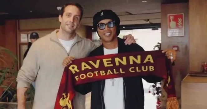 Ronaldinyo böyük futbola QAYIDIR