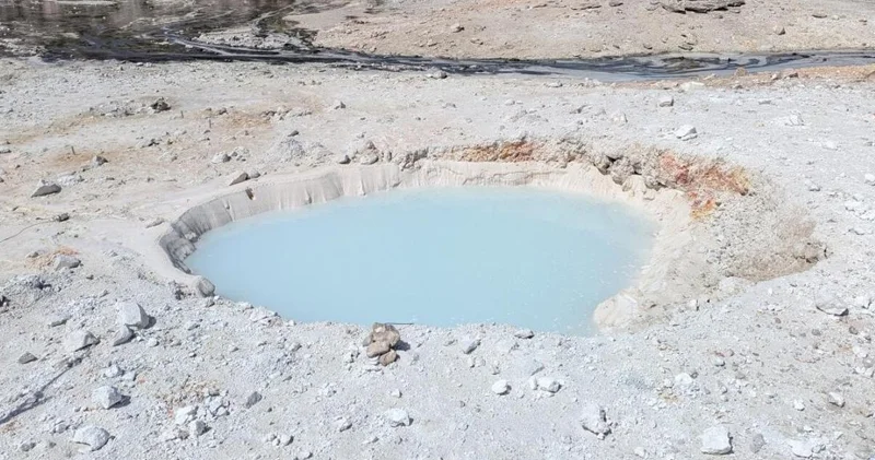 Geoloqlar gözlənilmədən qəribə mavi hovuz tapdı: Onun özəlliyi nədədir?