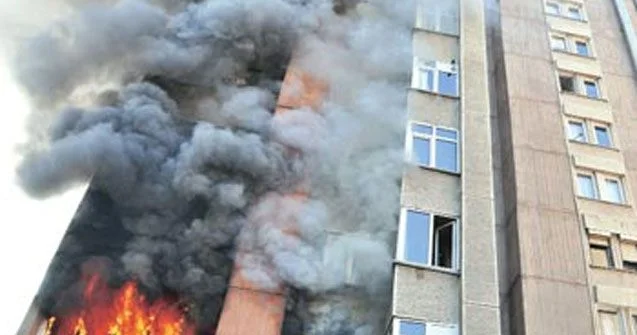 Sumqayıtda çoxmərtəbəli binada yanğın baş verib, sakinlər təxliyə olunur