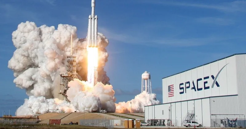 В США сочли необходимым сохранить большинство госконтрактов со SpaceX
