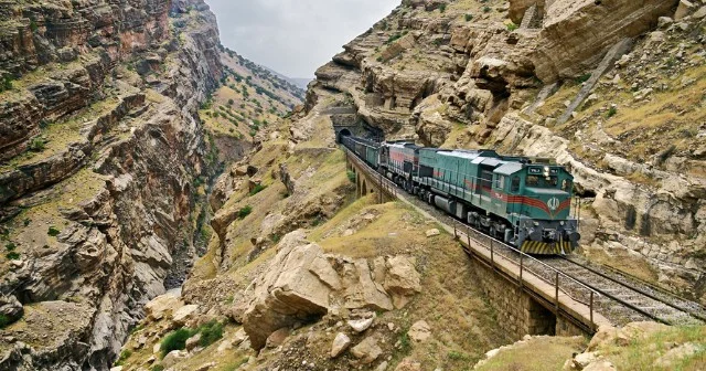 Tehran Ankara dəmir yolu xəttinin istifadəyə veriləcəyi tarix açıqlandı