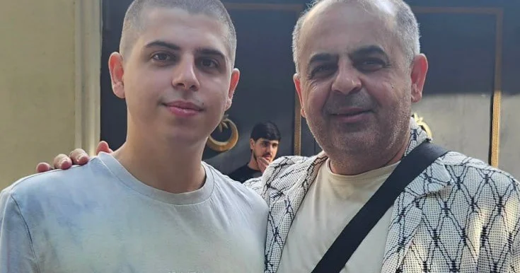 Oğlunu hərbi xidmətə yola saldı Foto