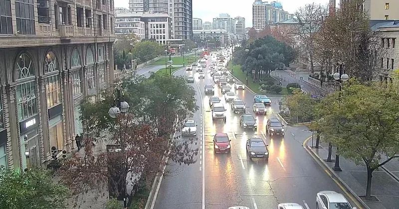 Bakıda cəmi 4 yolda tıxac var SİYAHI