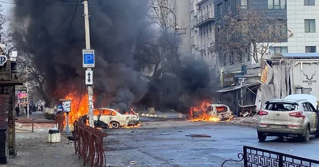 Rusiya Ukraynanın iki vilayətini atəşə tutub