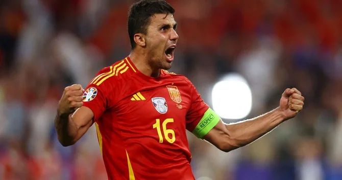 DÇ 2026: Finalçılar mükafatlandırılıb, Rodri turnirin ən yaxşı futbolçusu seçilib