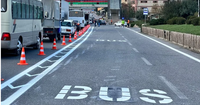 Avtobus zolağında sərnişin mindirib düşürəndə nəyə diqqət edilməlidir? EKSPERT