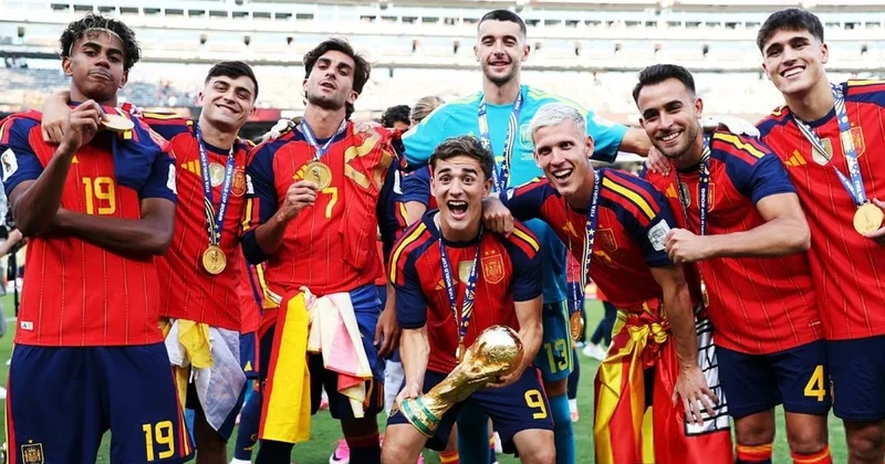 “Barselona”nın səkkiz futbolçusu dünya çempionu oldu