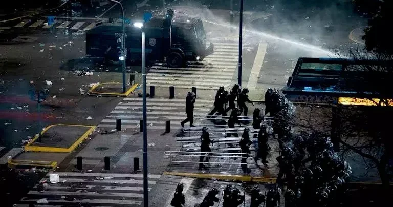 Argentinalılar məğlubiyyəti həzm etmək istəməyərək iğtişaşlar törədiblər VİDEO