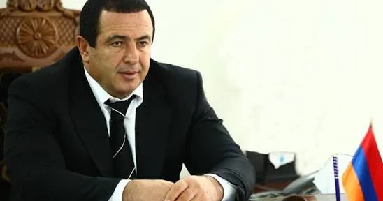 Revanşist siyasətçi bu vəhşilərlə yaşayırmış