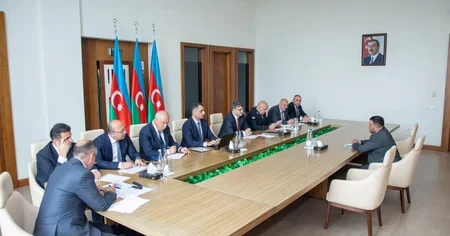 Ekologiya və təbii sərvətlər naziri Şəmkirdə vətəndaşları qəbul edib FOTOLAR